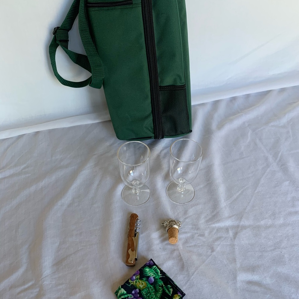 Vintage Wine Tote w/accessories - Picture 3 of 3